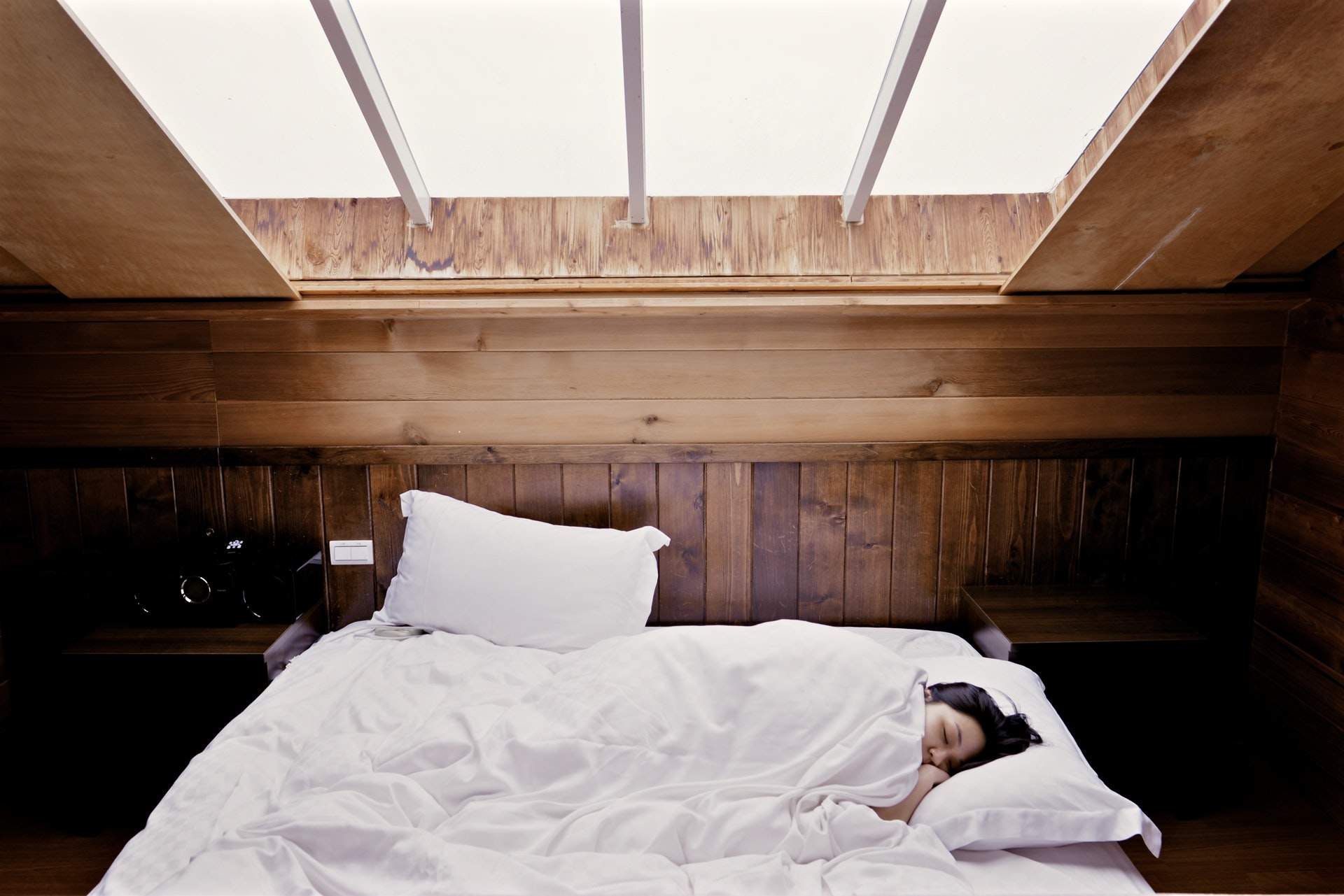 sleep-bed-woman-bedroom-503161