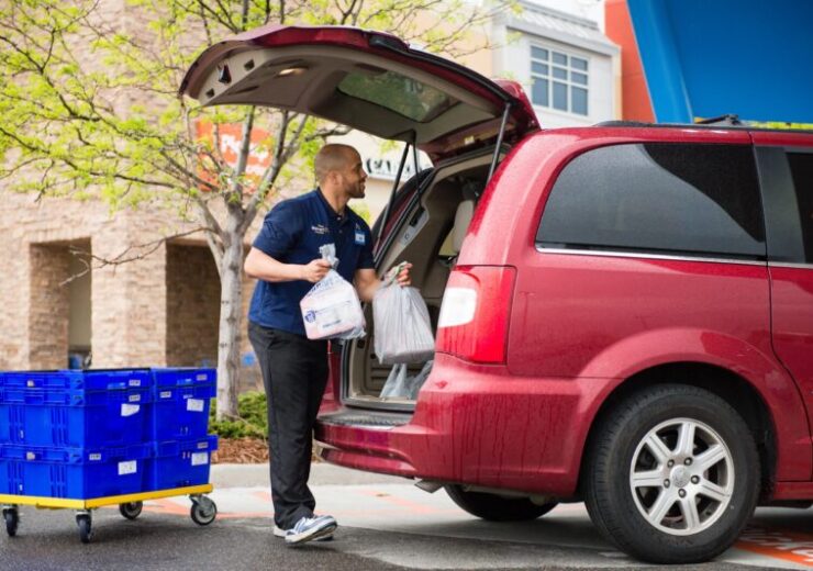walmart-online-grocery-pickup-placing-order-in-vehicle-min